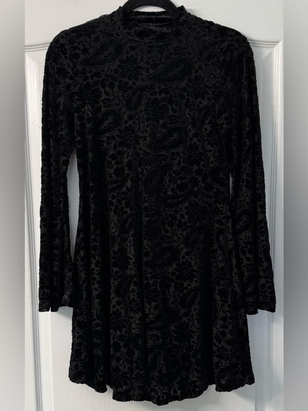 Old Navy Petite Long-Sleeve Velour Mini Dress - Picture 5 of 14